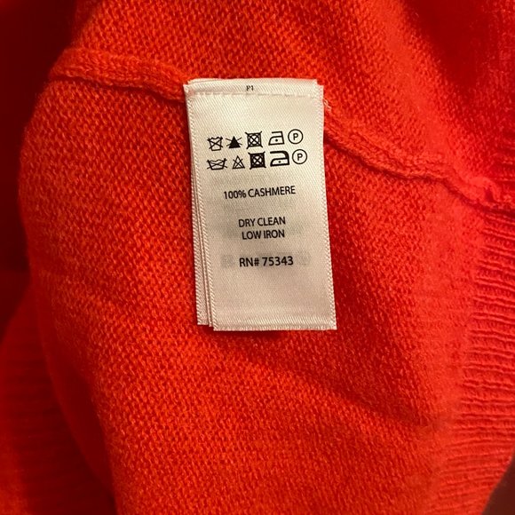 Tahari CASHMERE sweater v-neck 💯cashmere! - Picture 3 of 4